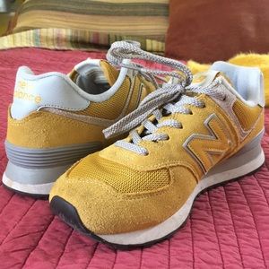 New Balance sneaker 💛